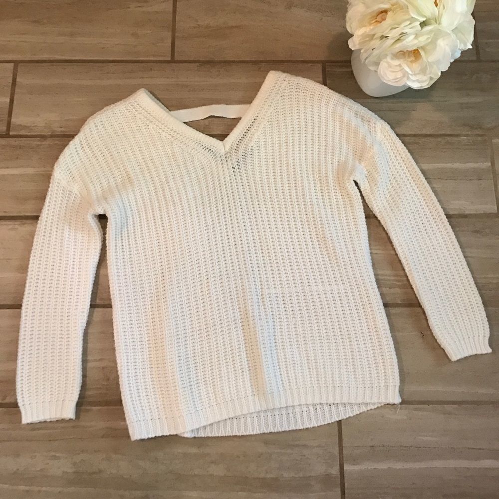 Pretty Oversized White Cream Vneck Sweater